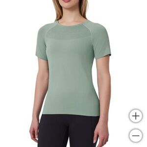 NWOT Mondetta Women's Short Sleeve Seamless green Tee gym outdoor
